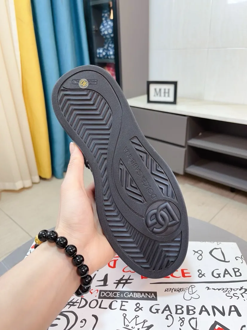 Men's shoes 💰500🌹🌹 "Dolce & Gabbana DG" 3D hand-painted heavy industry series, original imported first-layer cowhide ➕ sheepskin lining, light and comfortable, versatile, original special outsole 🔥 favored by trendy men 🔥 Welcome to compare quality 🔥 exquisite and luxurious, super A-level! Compared with the genuine product at the counter, the version is no worse at all! Code number 36-46